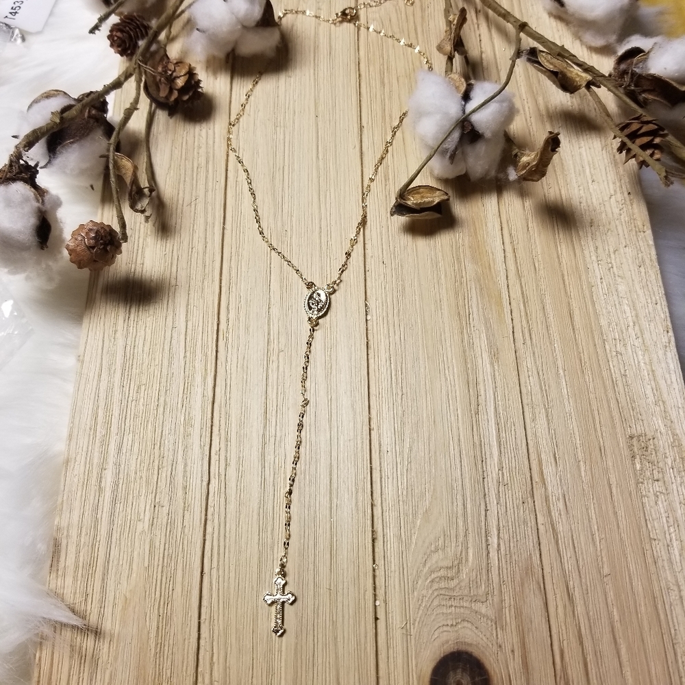 🌟🌟NEW🌟🌟BEAUTIFUL!! Cross Rosary necklace in GOLD🌟🌟 - Picture 6 of 11